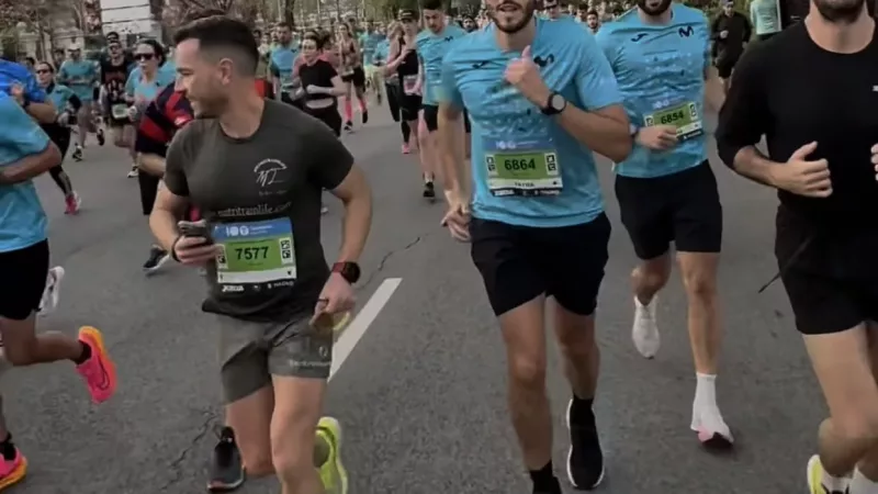 Sebastián Yatra, finisher del Movistar Medio Maratón de Madrid 2024