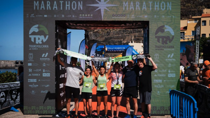 Fran Anguita y Gemma Arenas vencen en la Maratón de la Transvulcania Adidas Terrex