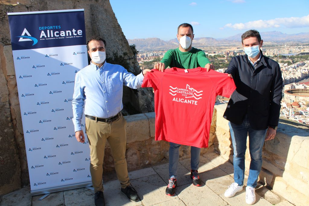 El concejal José Luis Berenguer y el atleta Juan Carlos Esteso presentan la Carrera de los Castillos de Alicante