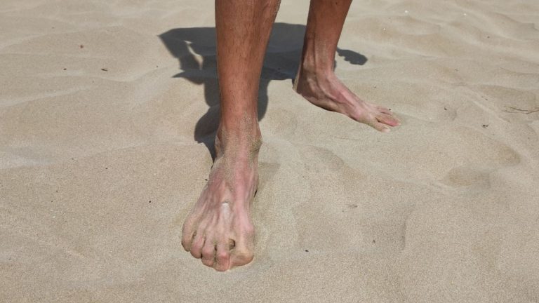 Ejercicios para el pie en la playa