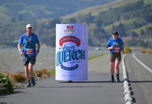 corre maratón disfrazado cerveza