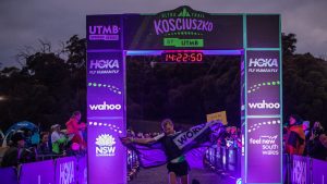 MacDonald y Ludowici ganan la Ultra-Trail Kosciuszko by UTMB acompañados por la nieve