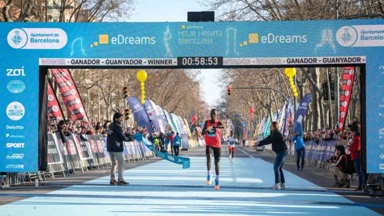 2 nuevos récords de carrera en la eDreams Mitja Marató Barcelona 2023