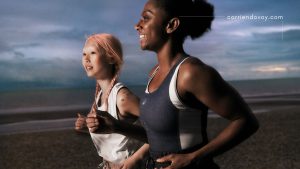 Campaña de ASICS dirigida a mujeres sobre el impacto positivo del movimiento en la mente