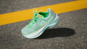 HOKA Mach X, entrenamiento diario con placa