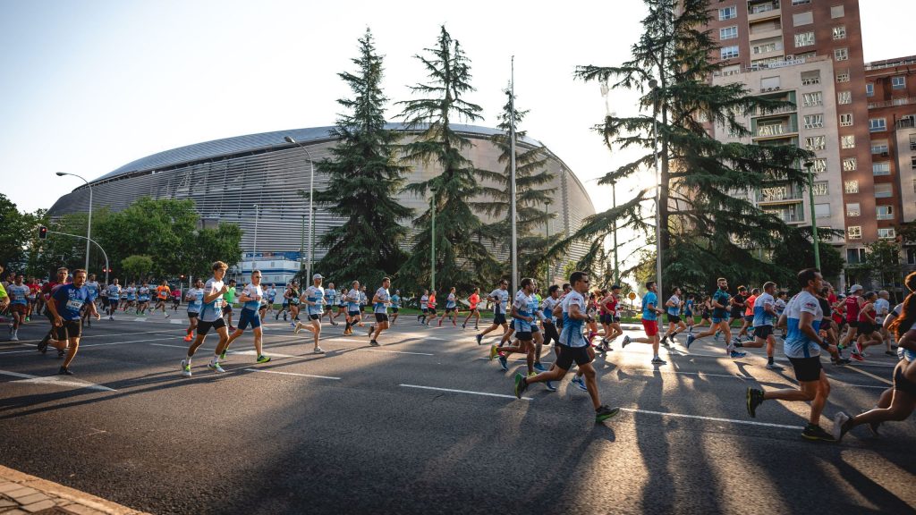 9000 participantes tiñen la capital de azul en la Madrid Corre por Madrid