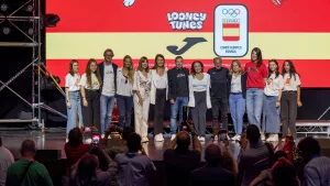 Joma presenta la colección especial con los personajes de Looney Tunes