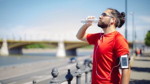 Cómo debe ser la hidratación cuando corremos