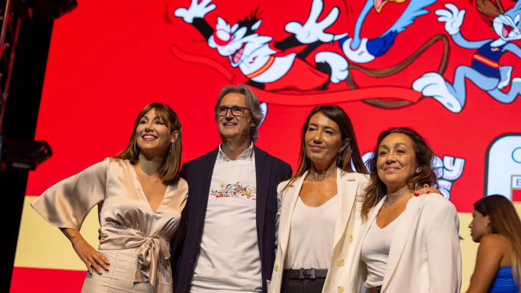 Joma presenta la colección especial con los personajes de Looney Tunes
