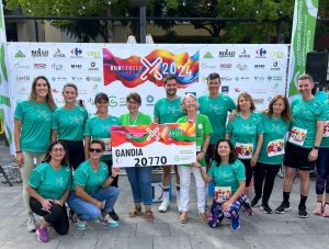 Organización Runcancer con cheque solidario