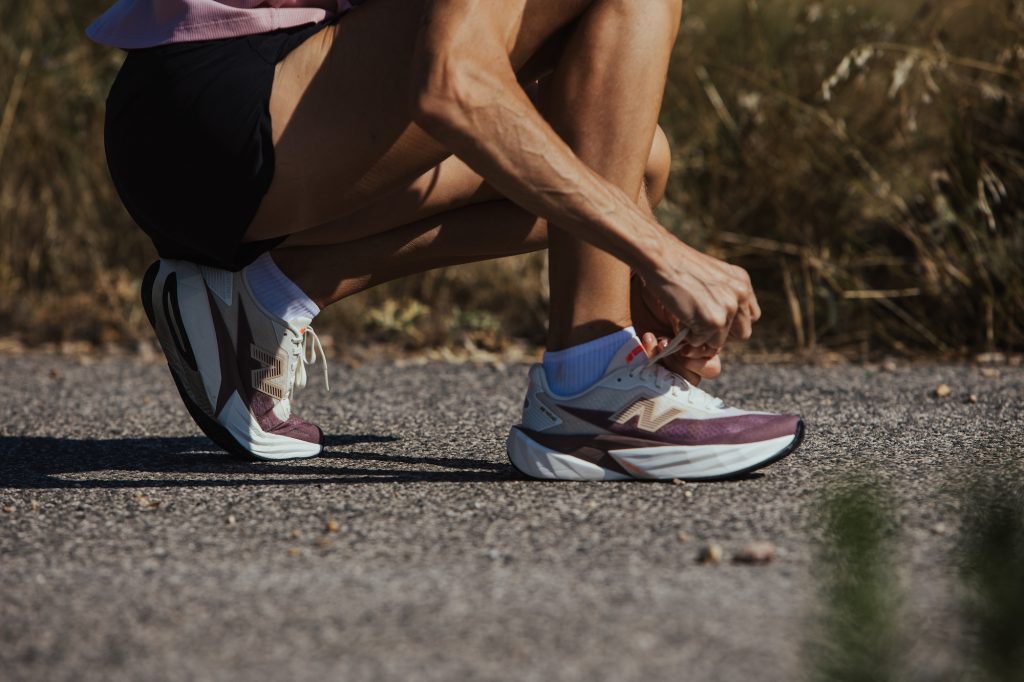 New Balance FuelCell Rebel V5 Mujer