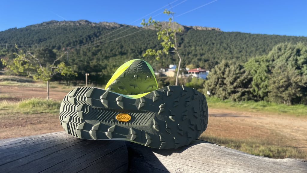 suela FuelCell SuperComp Trail v2 