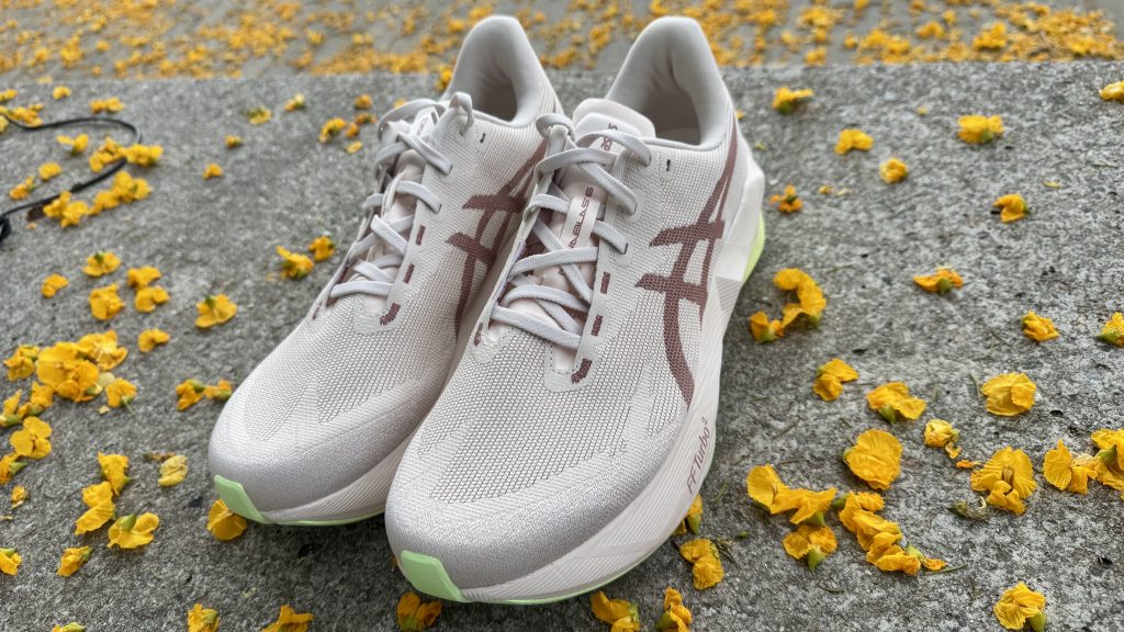 Review ASICS Novablast 6