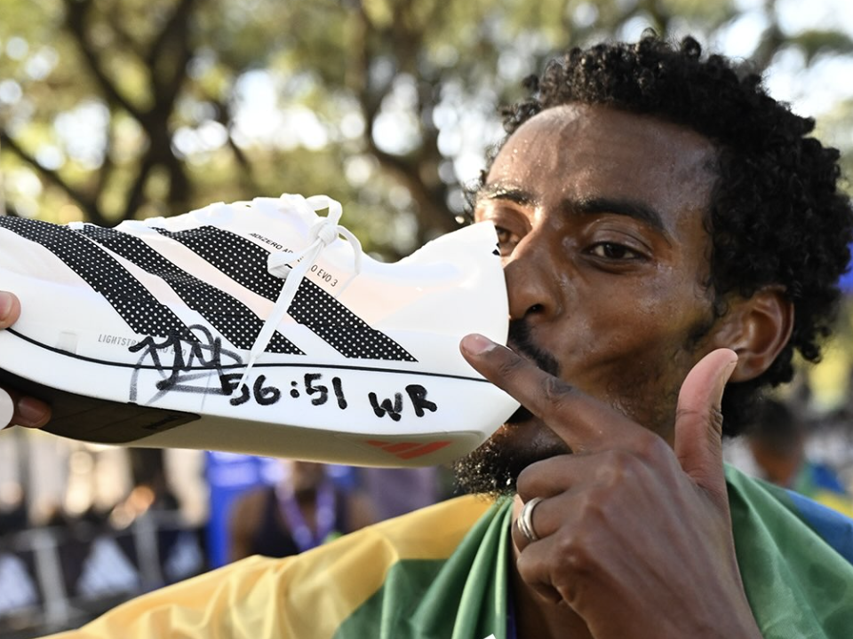 Yomif Kejelcha record del mundo