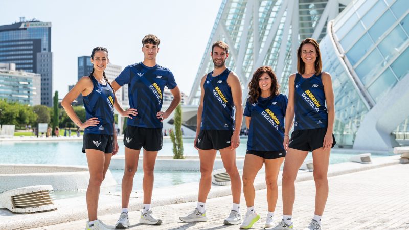 Corredores con la camiseta Maratón Valencia 2024