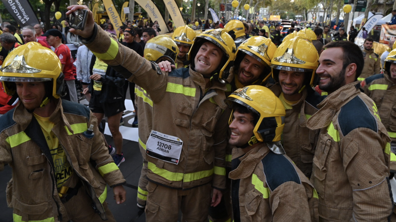 La Vueling Cursa Bombers 2024 celebra su 25ª edición más solidaria