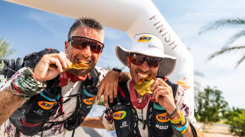 Pol Makuri, acompañado de Albert Jorquera, se convierte en la primera persona con diversidad funcional en acabar la Oman Desert Marathon