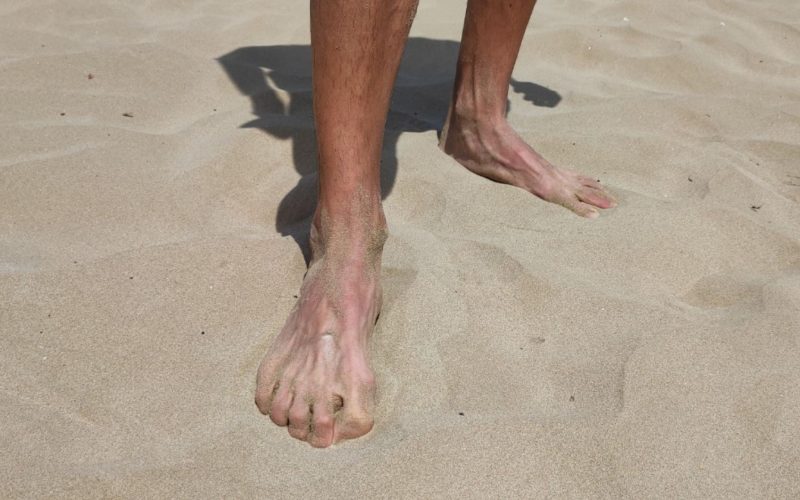 Ejercicios para el pie en la playa
