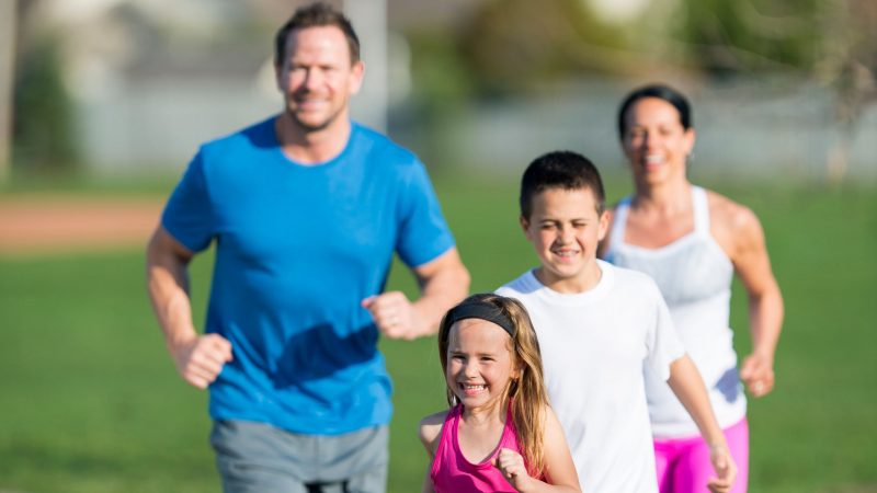 Correr en familia: trucos y ventajas