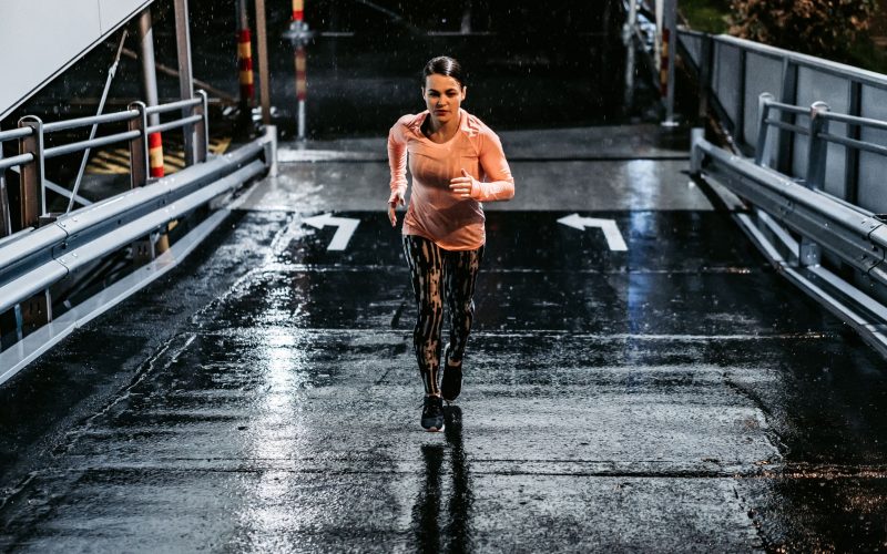 Correr con lluvia: ventajas e inconvenientes