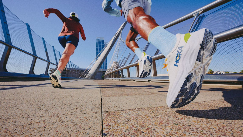 Hoka renueva las Challenger 8 y Arahi 8 para este verano