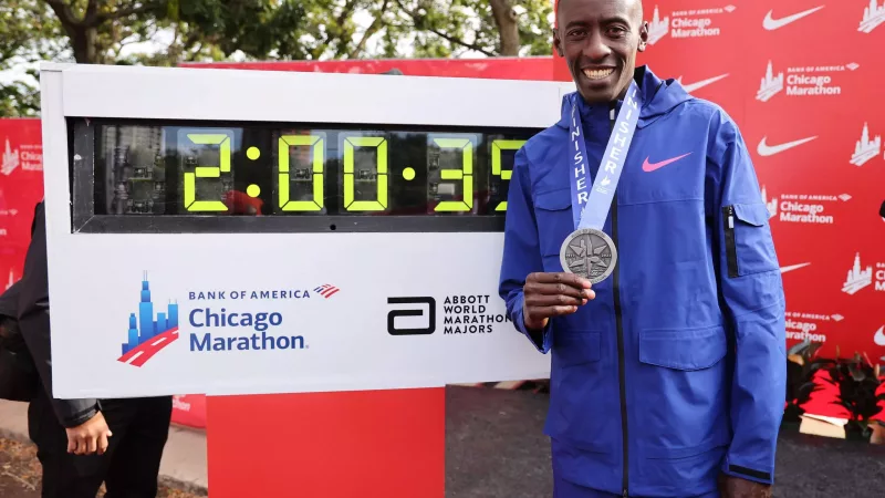 Kelvin Kiptum (Récord del mundo de maratón) fallece en un accidente de tráfico.