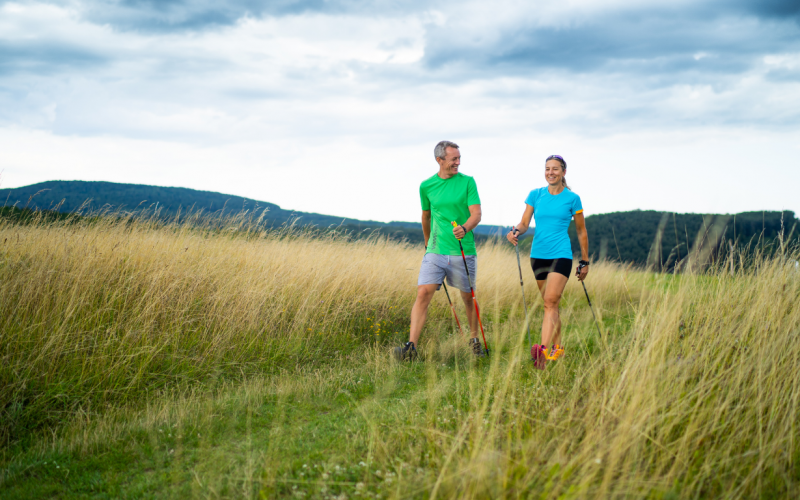 La marcha nórdica, uso de técnica cruzada en el trail