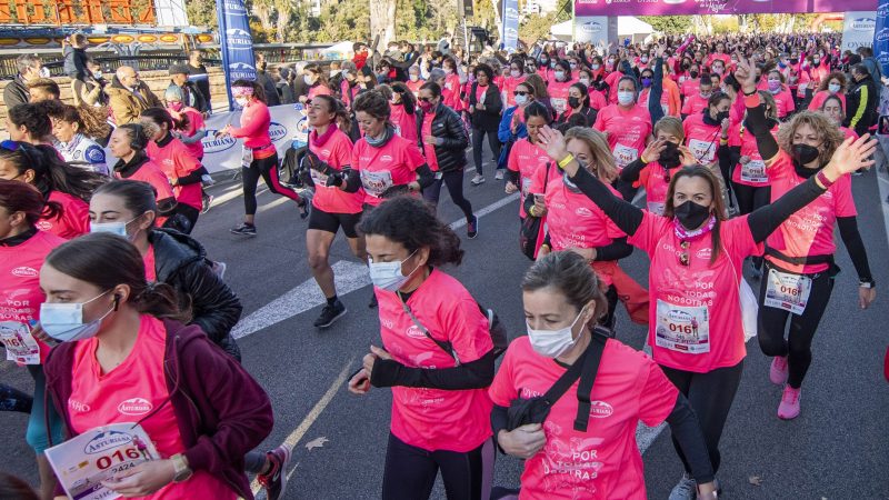 Una “Marea Rosa” de 5.000 participantes vuelve a Sevilla con la Carrera de la Mujer Central Lechera Asturiana